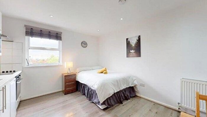 Studio To Rent In Blenheim Gardens, NW2