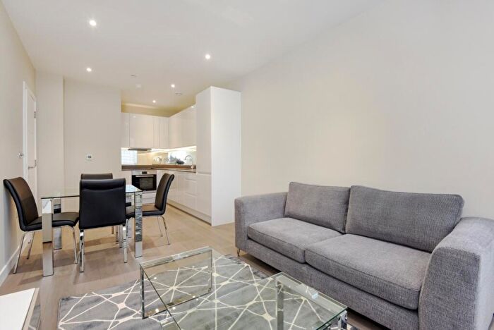 1 Bedroom Flat To Rent In High Street, Bromley, Kent, BR1