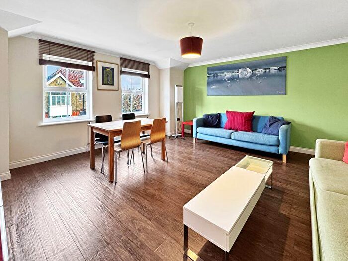 2 Bedroom Apartment To Rent In Consort Road, Cowes, PO31