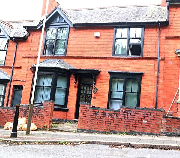 3 Bedroom Terraced House For Sale In Park Vale Road, Leicester, LE5