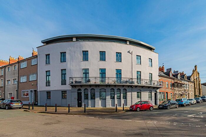 1 Bedroom Flat For Sale In Queens Road, Penarth, CF64