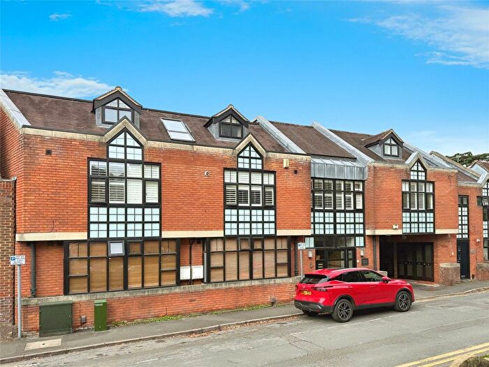 1 Bedroom Flat For Sale In Milton Road, Wokingham, Berkshire, RG40