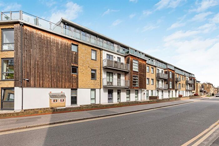 1 Bedroom Flat For Sale In Mead Lane, Hertford, SG13