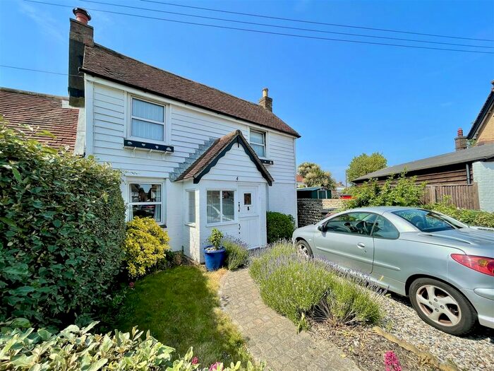 Houses for sale & to rent in TN39 4JE, Little Common Road, Kewhurst