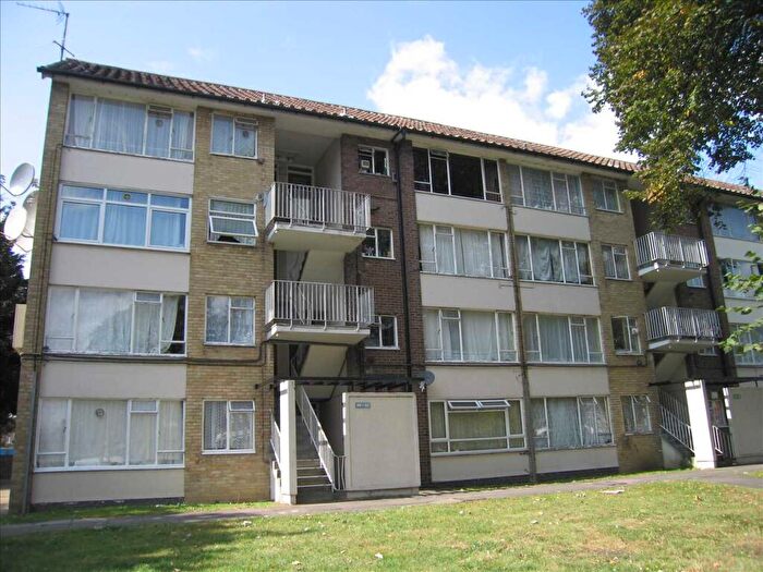 1 Bedroom Flat To Rent In Gilpin Crescent, London, N18