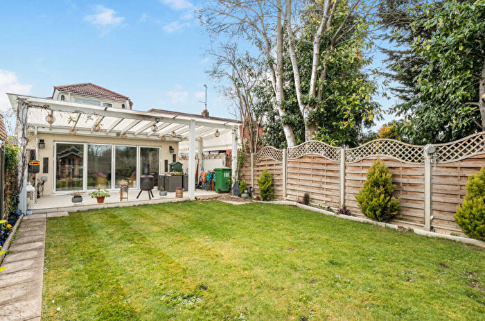 4 Bedroom Detached House For Sale In Elliman Avenue, Slough, Berkshire, SL2