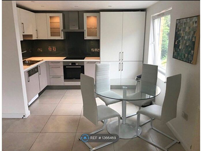 2 Bedroom Flat To Rent In Metropolitan Station Approach, Watford, WD18