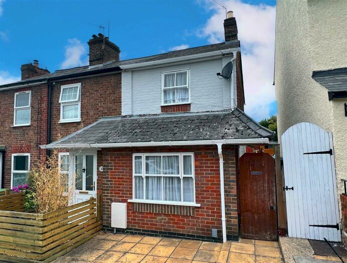 2 Bedroom House To Rent In Puller Road, Boxmoor, Hemel Hempstead, HP1