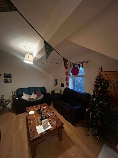 2 Bedroom Flat To Rent In Wilmslow Road, Fallowfield, M14