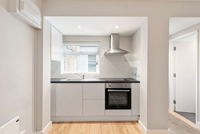 1 Bedroom Flat To Rent In Russell Road, London, N13