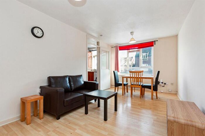1 Bedroom Flat To Rent In Coppock Close, London, SW11