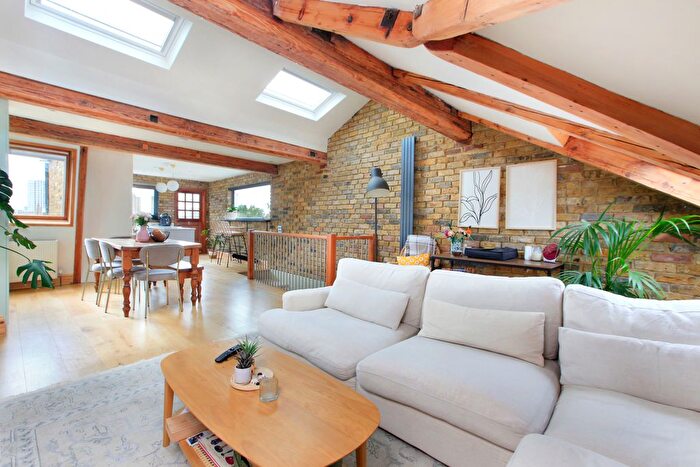 3 Bedroom Flat To Rent In Kathleen Road, Battersea, SW11