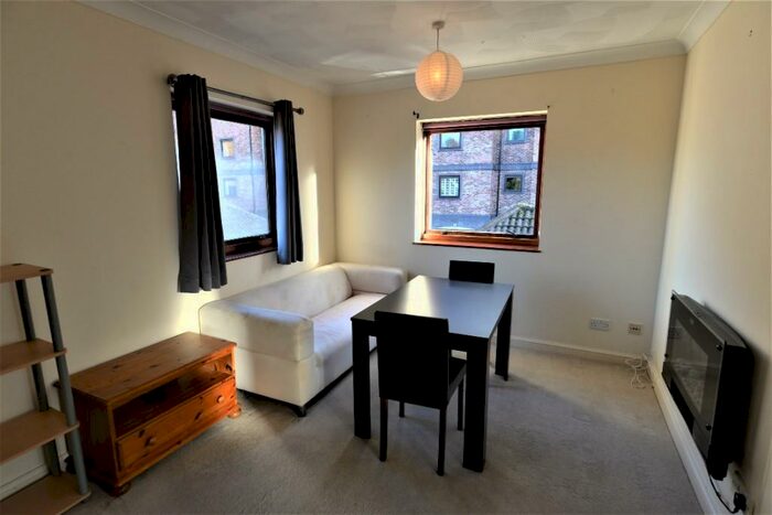 Studio To Rent In Saunders Ness Road, London, E14