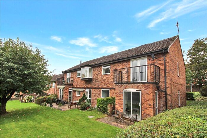 1 Bedroom Apartment For Sale In The Weavers, Old Town, Swindon, Wiltshire, SN3