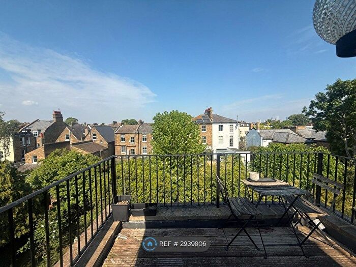 Studio To Rent In Milton Road, London, SE24