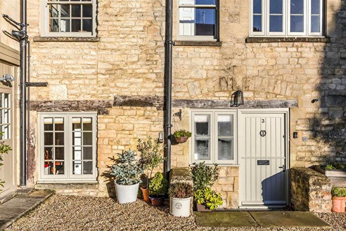 3 Bedroom Terraced House For Sale In Querns Lane, Cirencester, GL7