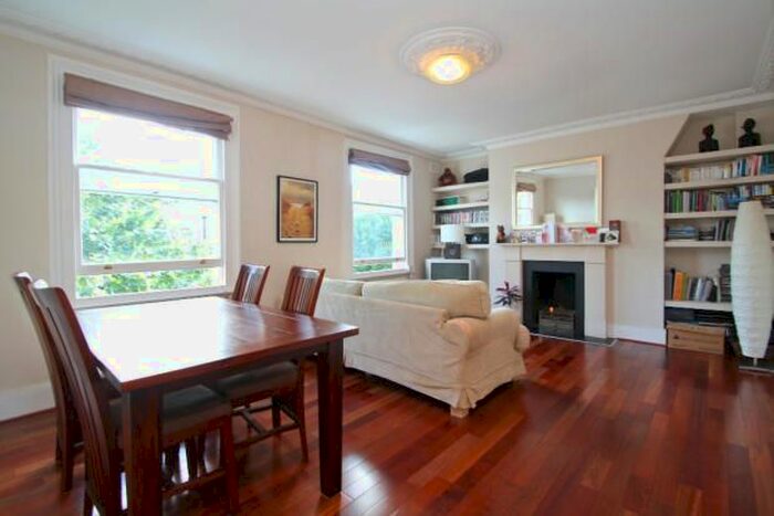 2 Bedroom Maisonette For Sale In Grosvenor Avenue, London Islington, N5