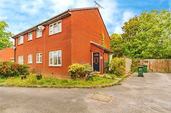 1 Bedroom End Of Terrace House For Sale In Jersey Road, Crawley, West Sussex, RH11