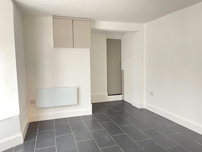 1 Bedroom Flat To Rent In Warberry Road, London, N22