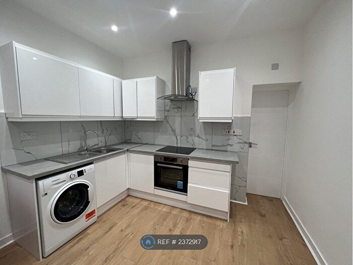 2 Bedroom Flat To Rent In Rye Lane, London, SE15