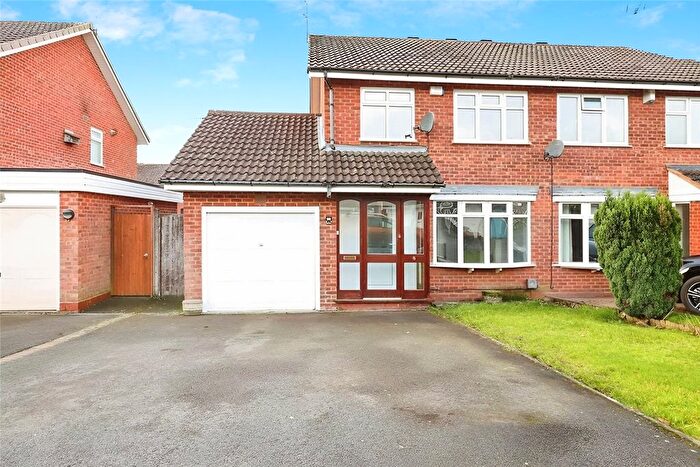 3 Bedroom Detached House To Rent In Lowry Close, Wolverhampton, Staffordshire, WV6