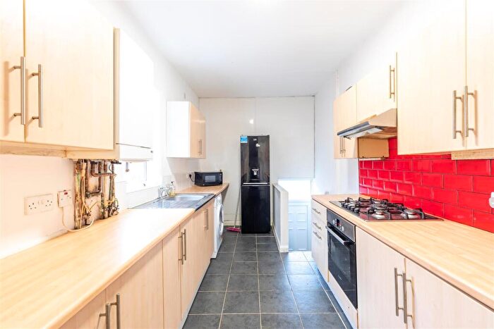 4 Bedroom Maisonette To Rent In Warton Terrace, Heaton, Newcastle Upon Tyne, NE6