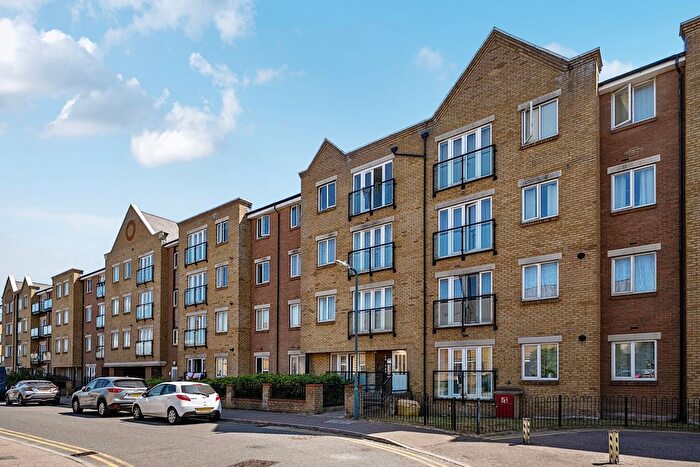 2 Bedroom Flat For Sale In Black Eagle Drive, Gravesend, DA11