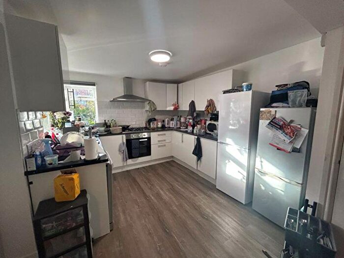 6 Bedroom House Of Multiple Occupation To Rent In Adams Hill, NG7