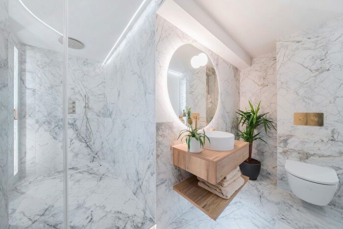 2 Bedroom Flat For Sale In Vinery Way, London, W6
