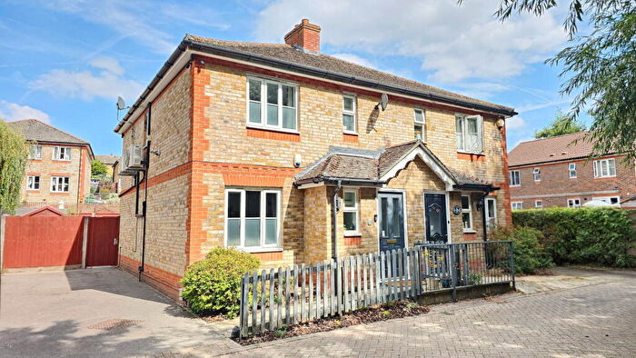 3 Bedroom Semi-Detached House For Sale In Rosemoor Gardens, Newbury, RG14