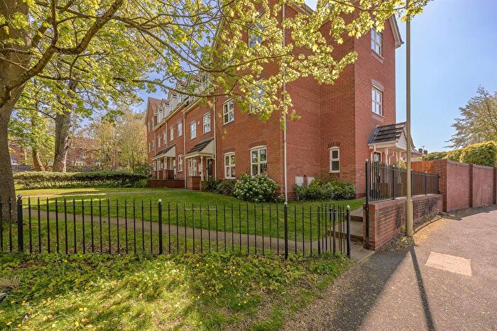 4 Bedroom End Of Terrace House For Sale In Hollyhurst Drive, Wordsley, DY8