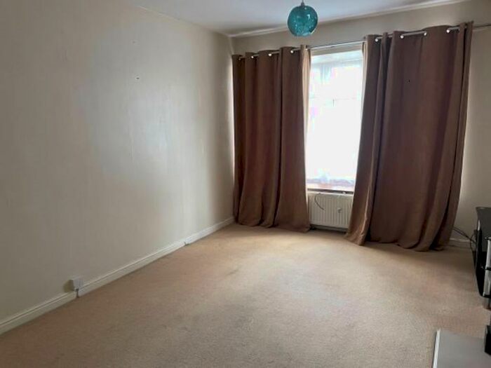 2 Bedroom Maisonette To Rent In Derwent Close, Eastern Green, Coventry, CV5