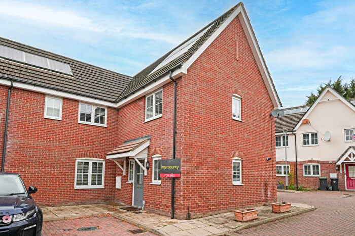 4 Bedroom Semi Detached House For Sale In Goodwins Close, Little Canfield, Dunmow, Essex, CM6