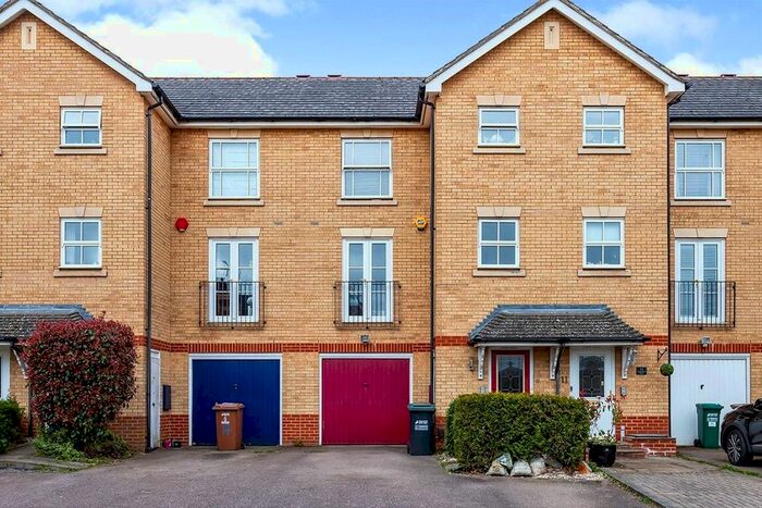 4 Bedroom Terraced House To Rent In Sunderland Grove, Leavesden, Watford, Hertfordshire, WD25