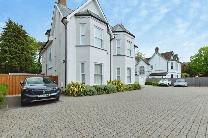 2 Bedroom Flat For Sale In Lansdowne Road, Bournemouth, BH1
