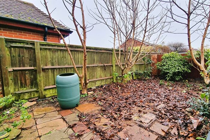 1 Bedroom Flat To Rent In Leconfield Road, Lancing, BN15