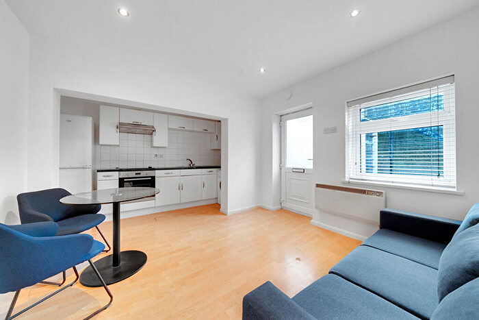 1 Bedroom Flat To Rent In Longbridge Road, Barking, Essex, IG11