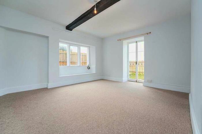 3 Bedroom Detached House To Rent In Cainscross Road, GL5