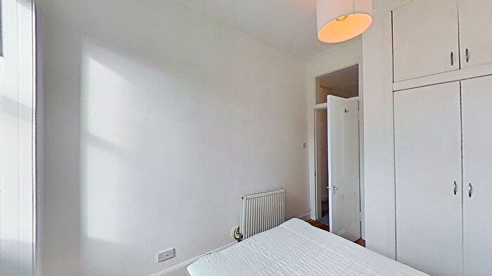 2 Bedroom Flat To Rent In Cheyne Street, Edinburgh, Midlothian, EH4