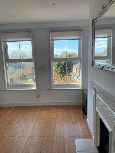 2 Bedroom Flat To Rent In Richmond Road, Kingston, KT2