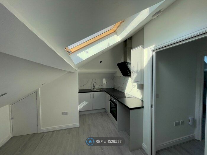 1 Bedroom Flat To Rent In Whitehall Road, Harrow, HA1