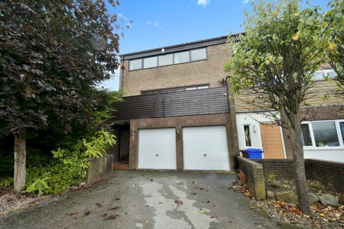 4 Bedroom Town House To Rent In Rosamond Close, Bradway, Sheffield, S17