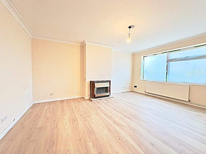 2 Bedroom Bungalow To Rent In Itchen Close, Bedford, MK41