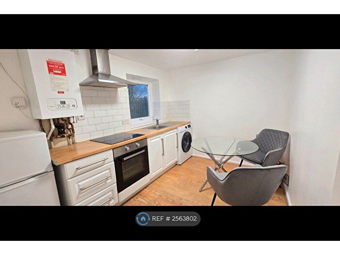1 Bedroom Flat To Rent In Meanwood Road, Leeds, LS6