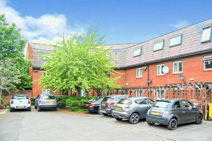 2 Bedroom Flat To Rent In Lacock Close, London, SW19