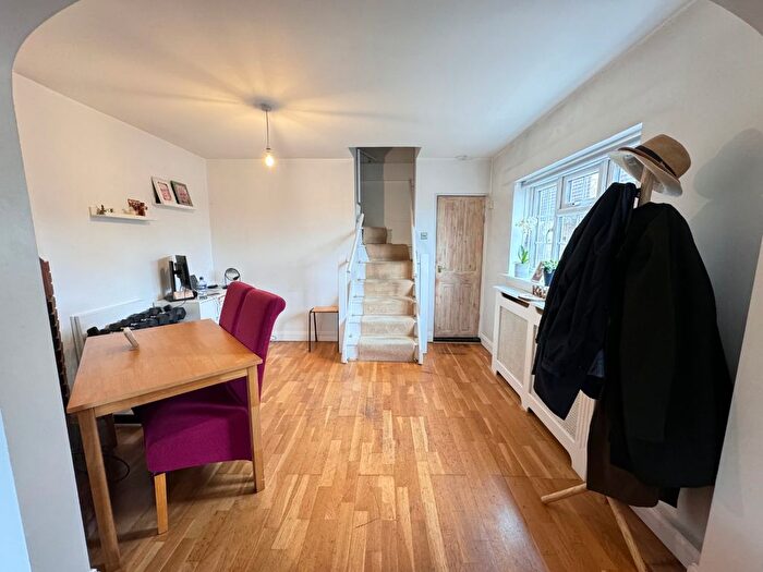 2 Bedroom End Of Terrace House For Sale In Church Road, Streatley, Luton, LU3