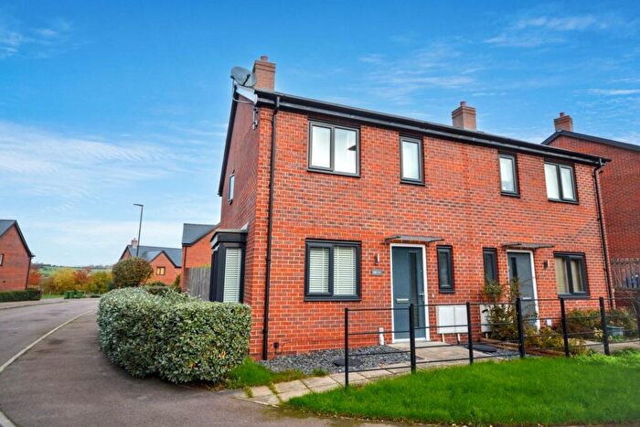 3 Bedroom Semi Detached House For Sale In Hawser Road, Tewkesbury, Gloucestershire, GL20