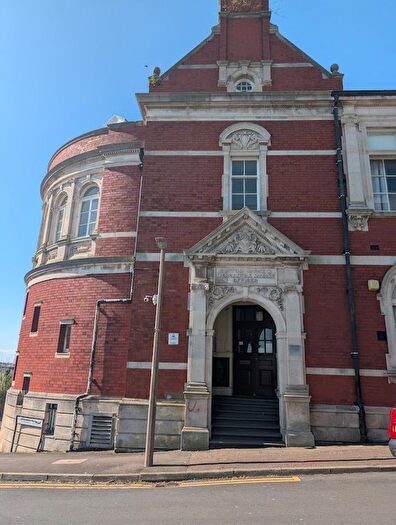 2 Bedroom Flat To Rent In Dock View Road, Barry, CF63