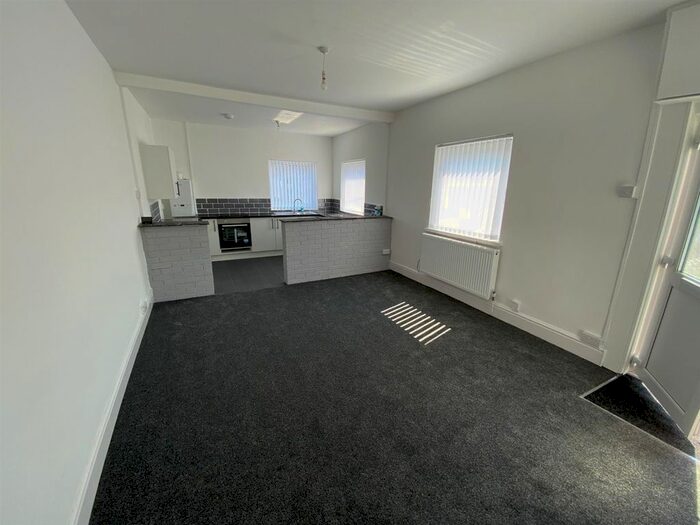 2 Bedroom Flat To Rent In Coldstream Street, Llanelli, SA15