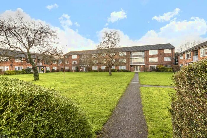 3 Bedroom Flat To Rent In Maidenhead, Berkshire, SL6